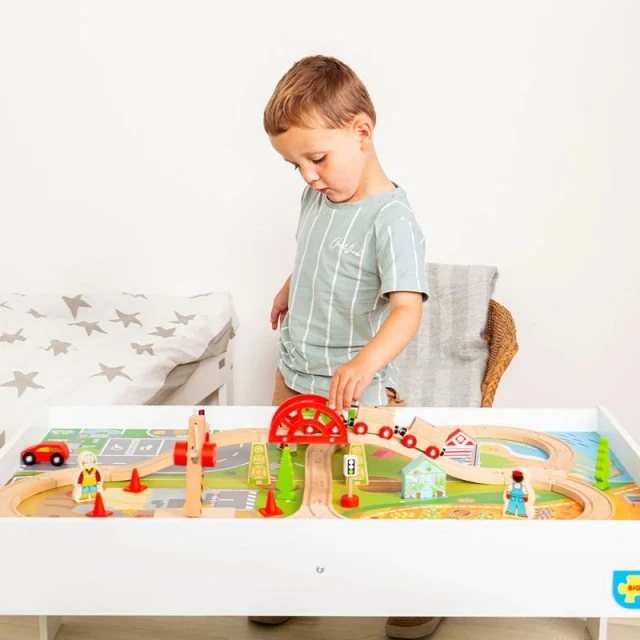 Train set with rails and table (50 pieces)