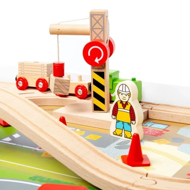 Train set with rails and table (50 pieces)