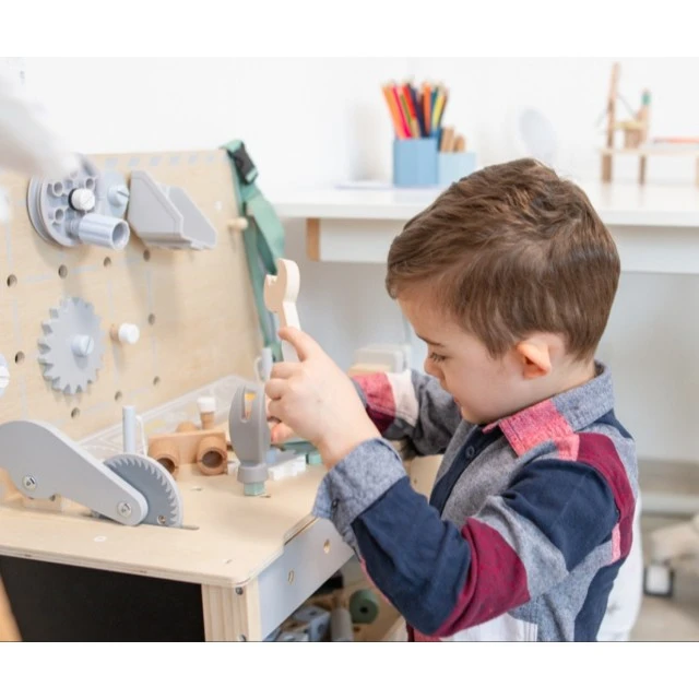 Wooden workshop with tools and crane + tool belt Age: 2+