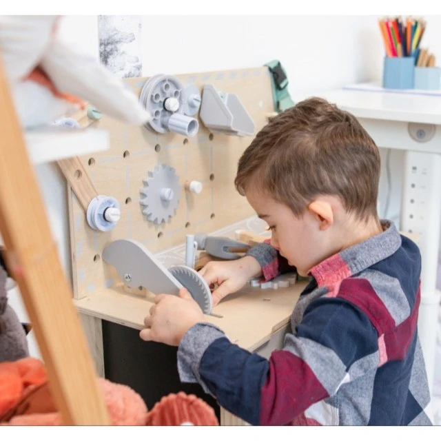 Wooden workshop with tools and crane + tool belt Age: 2+