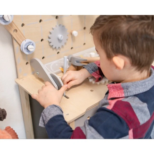 Wooden workshop with tools and crane + tool belt Age: 2+