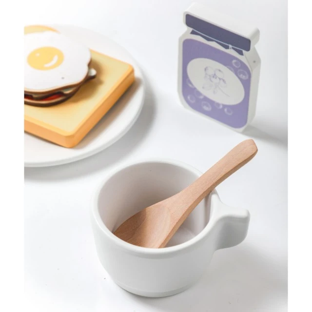 Wooden toaster with accessories Age: 2+
