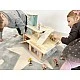 Дървен гараж за коли с автомивка Възраст: 2+
Размер: 29.5х42.5х35 см