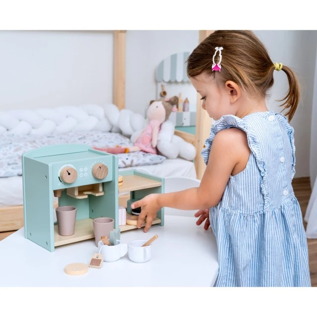 Wooden coffee machine and pastry shop Age: 2+