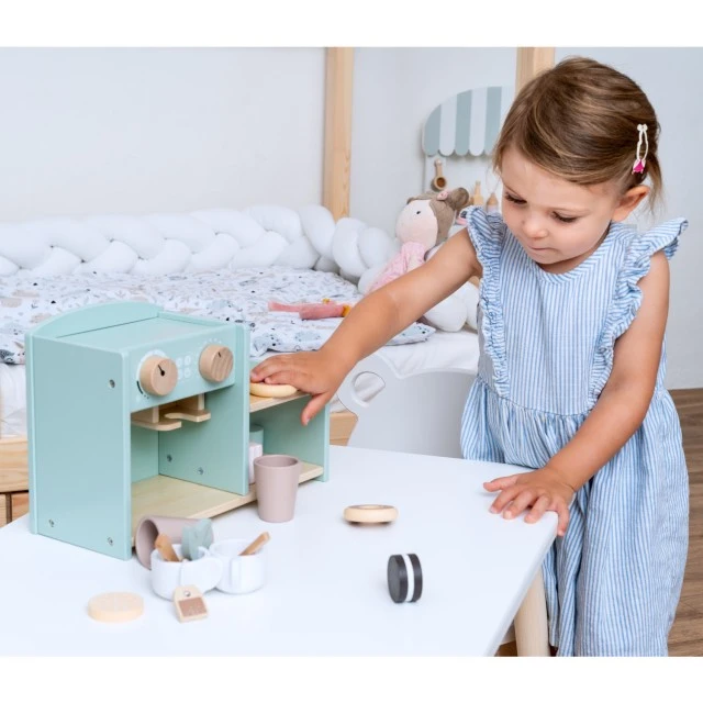Wooden coffee machine and pastry shop Age: 2+