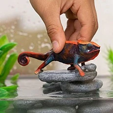 Chameleon Figurine, Schleich Age: 3+ Size: 10.6x2.7x5.1cm