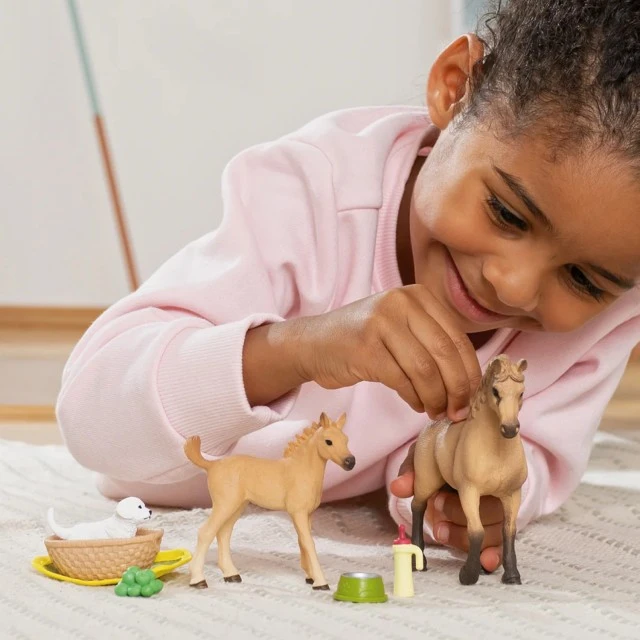 Set Mare with foal and child, Schleich Age: 3+ Size: 19x14.5x6 cm