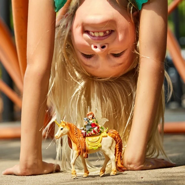 Комплект Маруийн с блестящ еднорог, Schleich Възраст: 3+
Размер: 15х8.5х18 см
