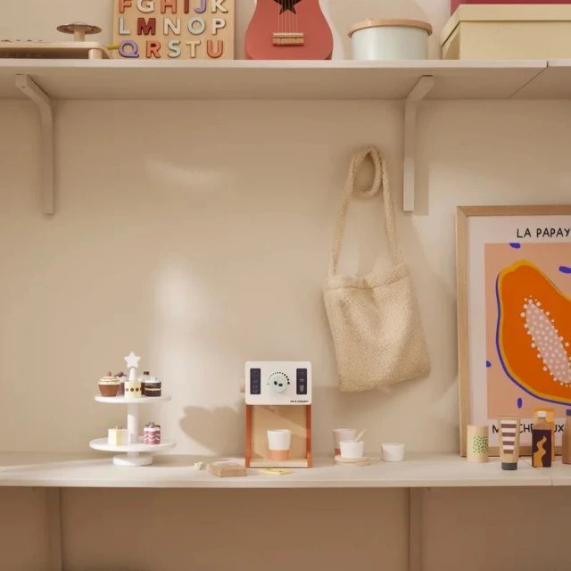 Дървен кафе магазин Swedish Design
Възраст: 2+
Размер: 16х9х17.5 см