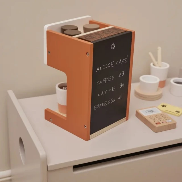 Дървен кафе магазин Swedish Design
Възраст: 2+
Размер: 16х9х17.5 см