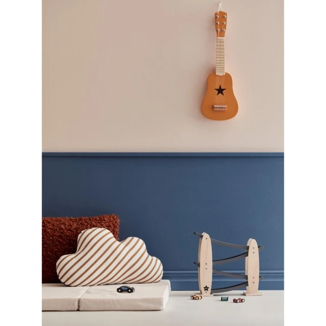 Дървена писта Роли 3 коли Swedish Design
Възраст: 2+
Размер: 31x8x29 см