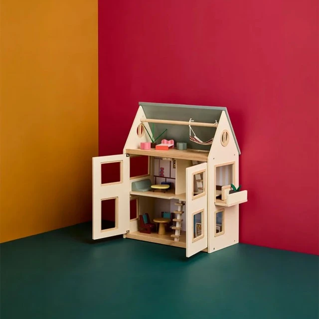 Дървена къща за кукли с мебели Swedish Design
Възраст: 2+
Размер: 45x26x61 см