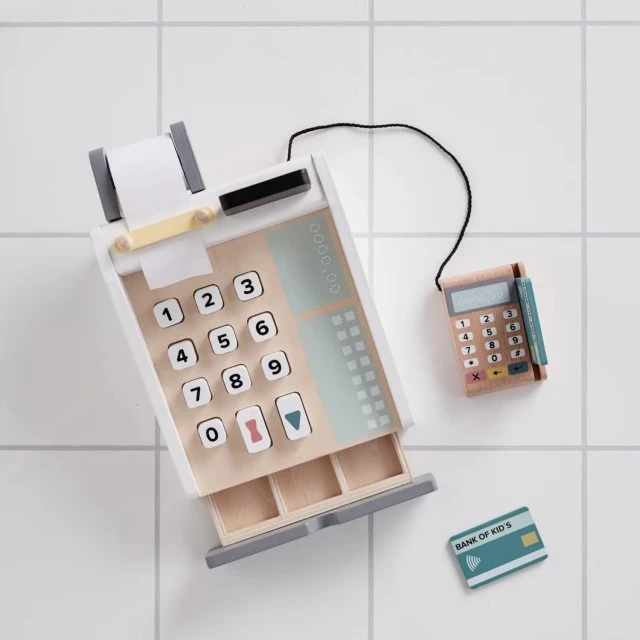 Дървен касов апарат Swedish Design
Възраст: 3+
Размер: 16.5x20x10 см