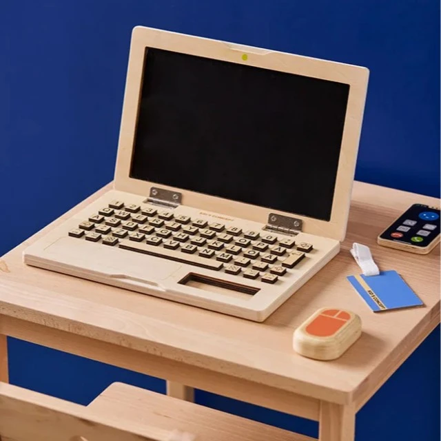 Компютърен комплект за игра Swedish Design
Възраст: 3+
Размер: 28.5х19х2.5 см