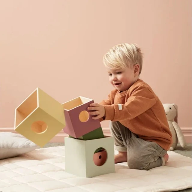 Дървени кубчета за подреждане Swedish Design
Възраст: 1+
