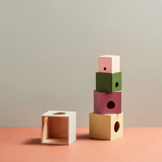 Дървени кубчета за подреждане Swedish Design
Възраст: 1+