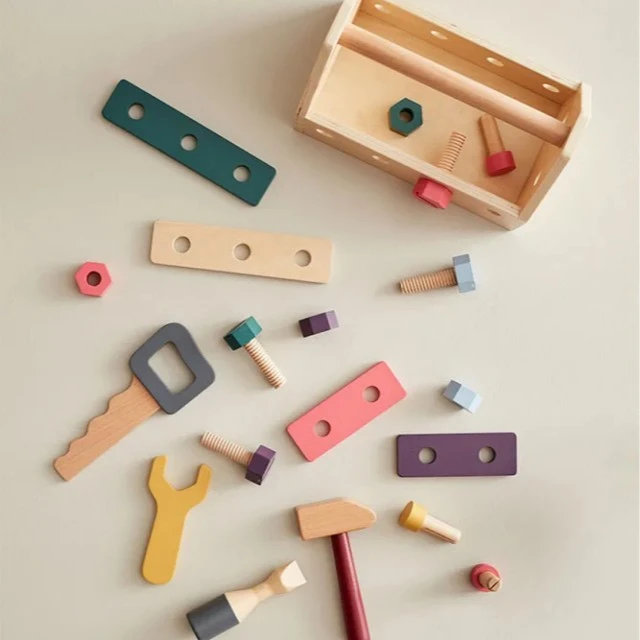 Кутия с инструменти за малки майстори Swedish Design
Възраст: 3+
Размер: 29.5х9х8.5 см
