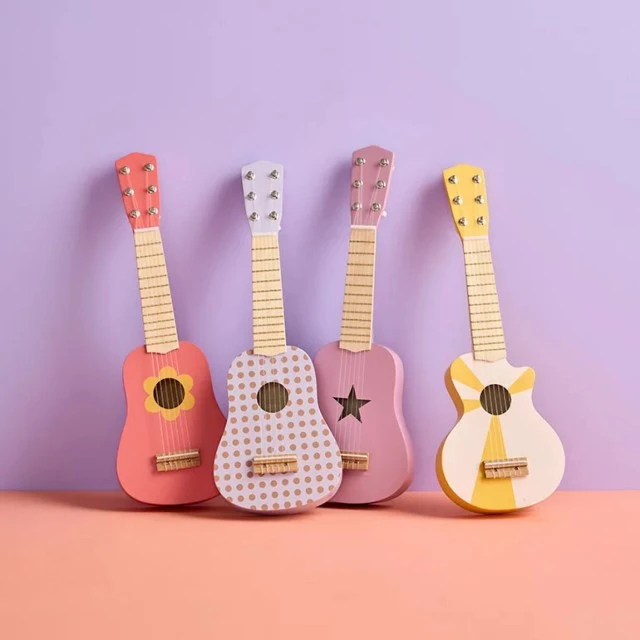 Дървена китара за малка рокзвезда Swedish Design
Възраст: 3+
Размер: 18х5х53.5 см