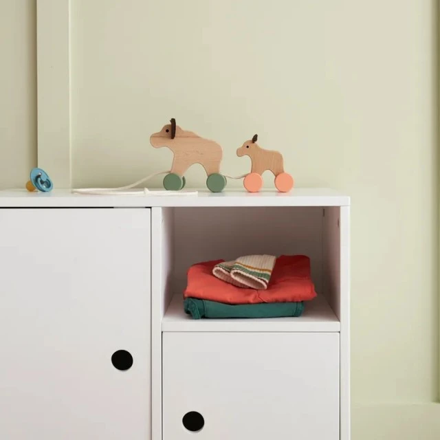 Дървена ирачка за дърпане Лосове Swedish Design
Възраст: 1+
Размер: 23 x 7.5 x 12.5см