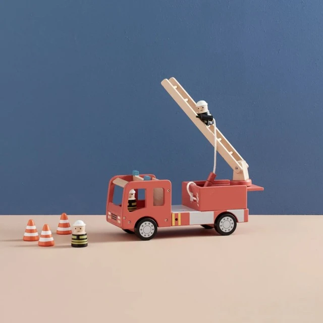 Wooden fire truck with figures Swedish Design Age: 3+ Size: 30x11x16 cm