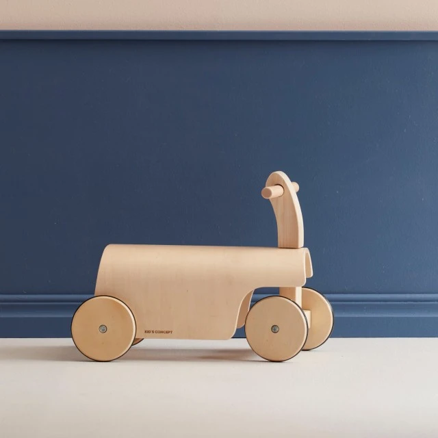 Дървена количка за малки състезатели Swedish Design
Възраст: 1+