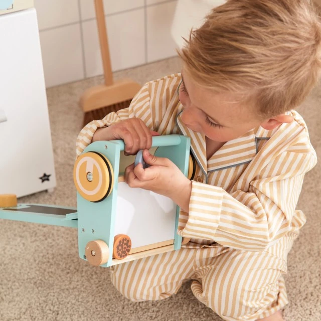 Дървена играчка Прахосмукачка Swedish Design 
Възраст: 3+