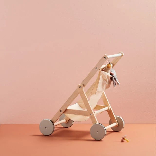 Дървена количка за кукли Summer Swedish Design
Възраст: 3+