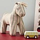 Плюшена играчка Кончето Сам Swedish Design
Възраст: 0+