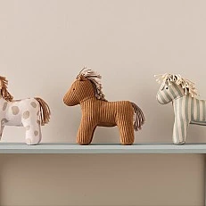 Плюшена играчка Кончето Вера Swedish Design
Възраст: 0+
