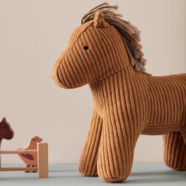 Плюшена играчка Кончето Вера Swedish Design
Възраст: 0+