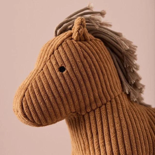 Плюшена играчка Кончето Вера Swedish Design
Възраст: 0+