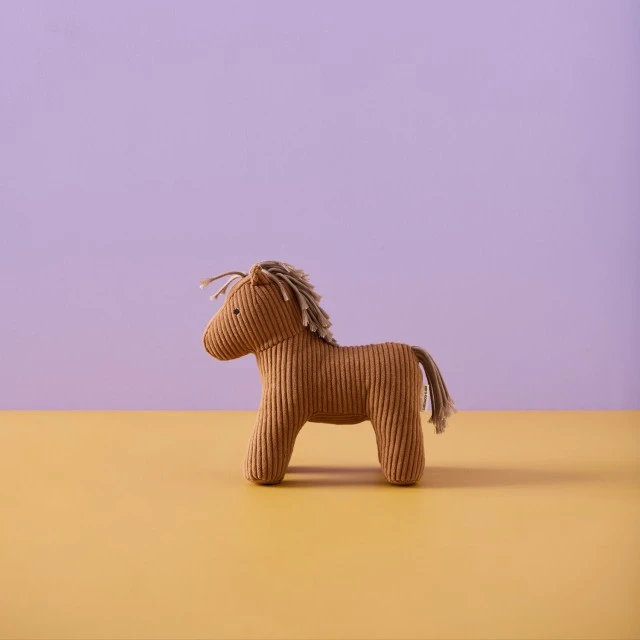 Плюшена играчка Кончето Вера Swedish Design
Възраст: 0+
