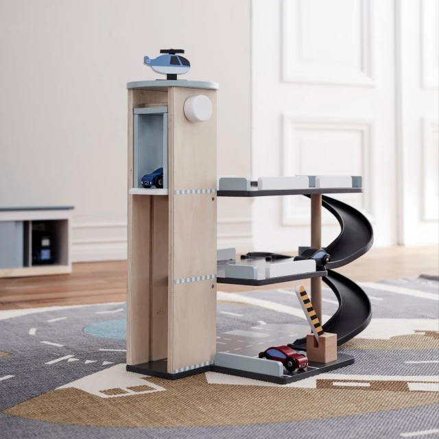 Дървен гараж с коли и хеликоптер Swedish Design
Възраст: 3+
Размер: 52х31х45 см