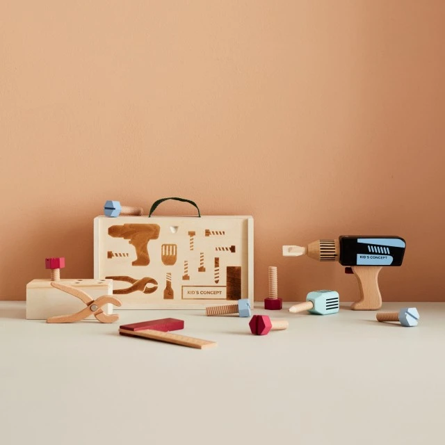 Дървен комплект Куфар с инструменти Swedish Design
Възраст: 3+
Размер: 29.5х9х8.5 см