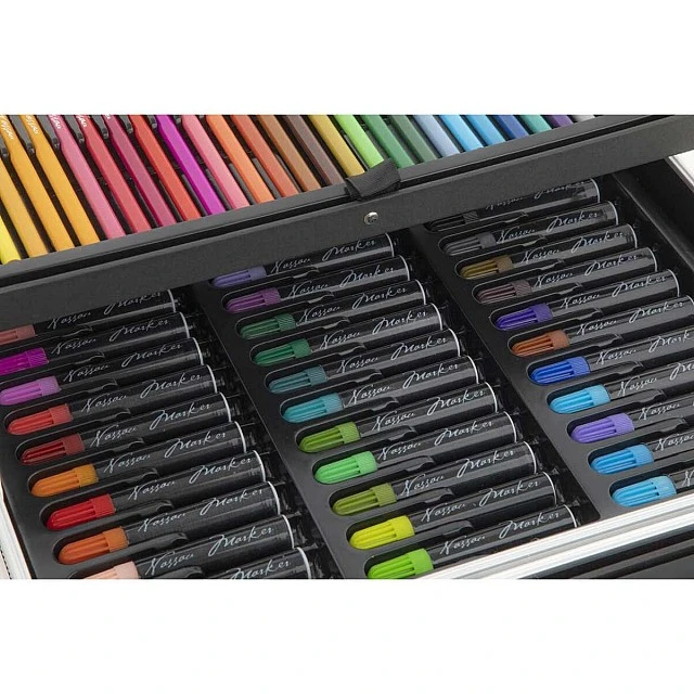 Nassau Painting set, in a metal case, 145 pieces