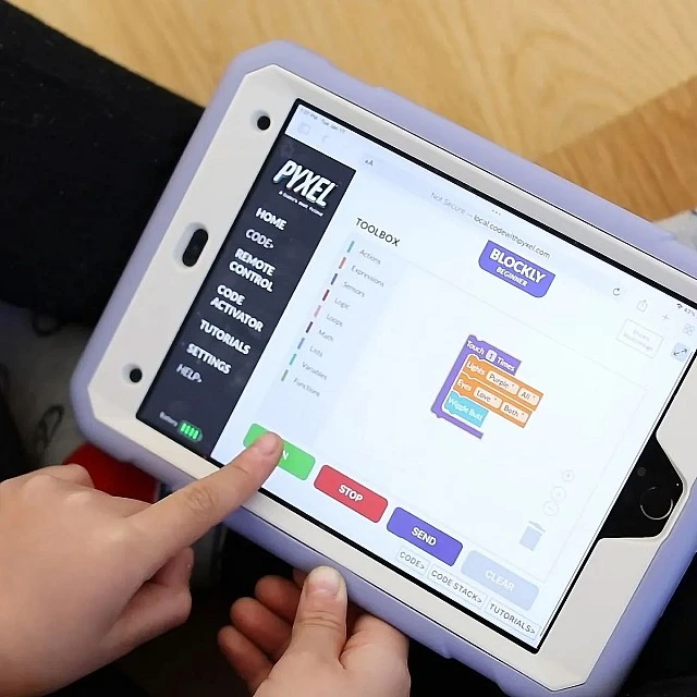 Learning Resources Pyxel programming robot, pet dog