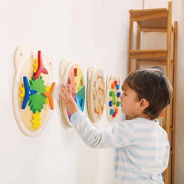 Nowa Szkola Bear board, manipulative, with gears