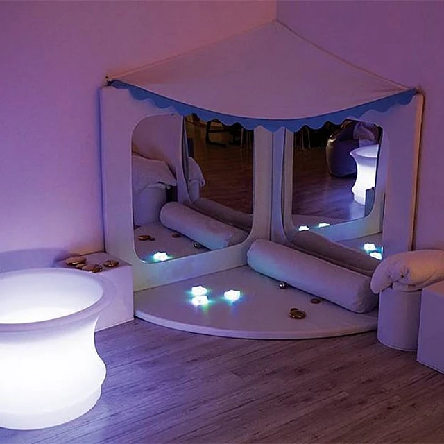 Nowa Szkola Mirror corner for therapy