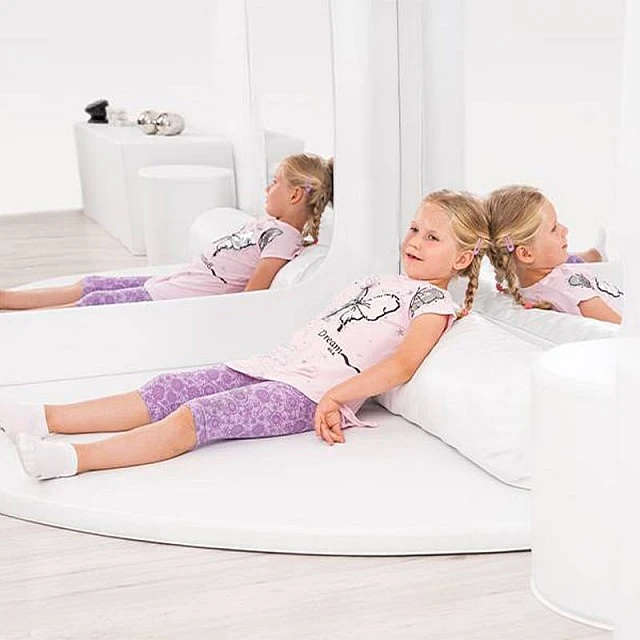 Nowa Szkola Mirror corner for therapy