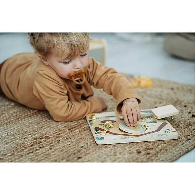 Small Foot Safari activity board with doors and locks, 22 x 1 x 22 cm