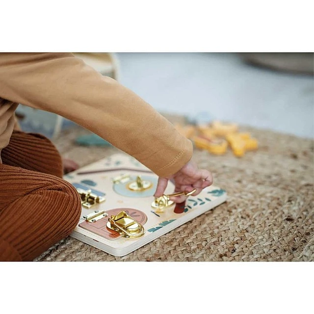 Small Foot Safari activity board with doors and locks, 22 x 1 x 22 cm