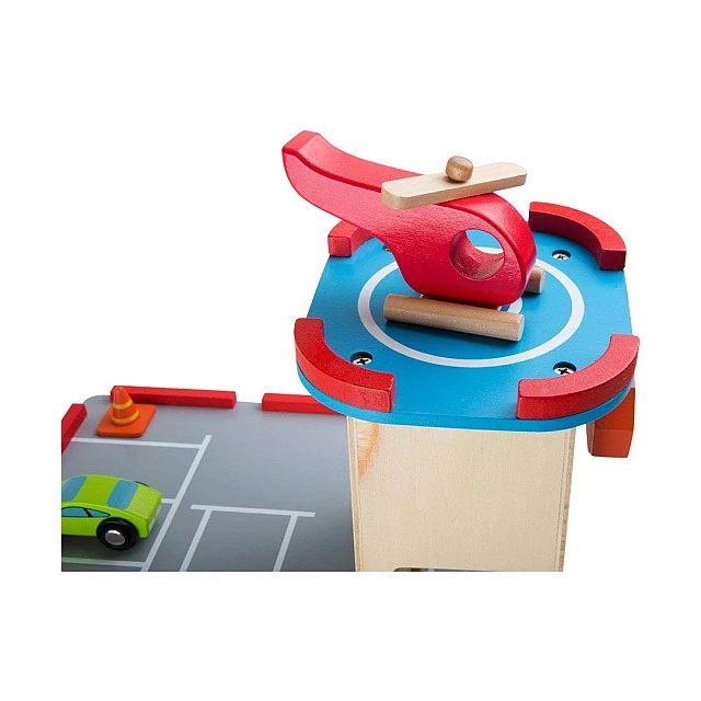 Small Foot parking garage, 3 levels and airplane track
