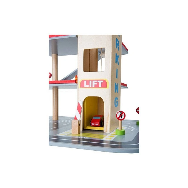Small Foot parking garage, 3 levels and airplane track