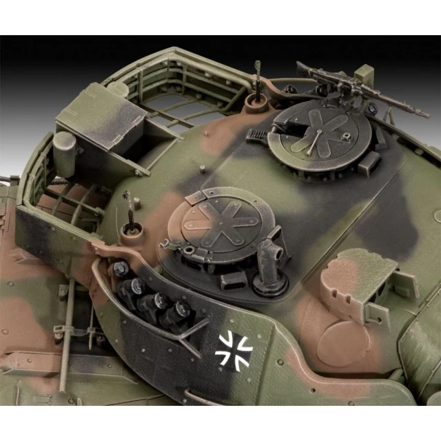 Assembly model Leopard 1A5 tank, 260 parts