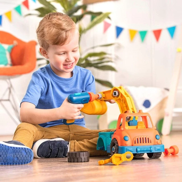 Constructor Detachable truck with crane