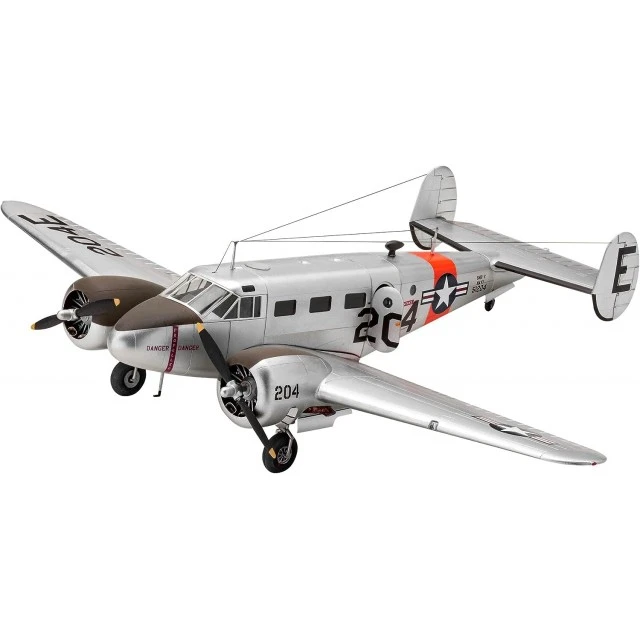 Сглобяем модел Beechcraft Model 18, 131 части