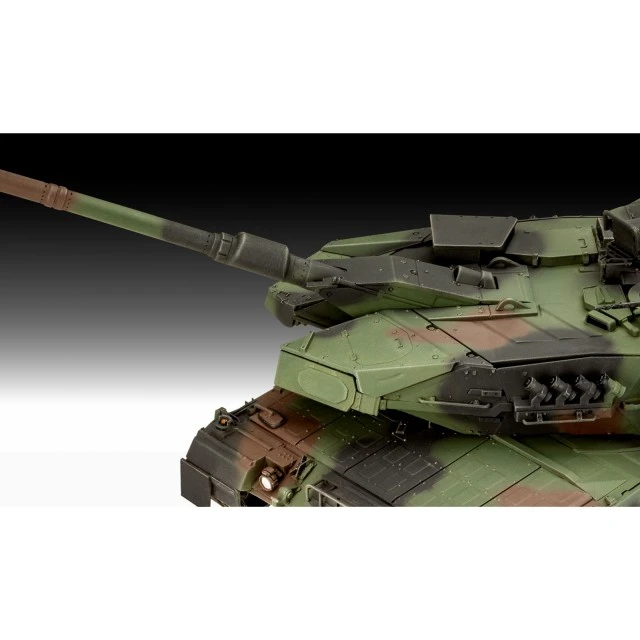 Assembly model, Revell, Leopard 2A7A1 Tank, 250 parts