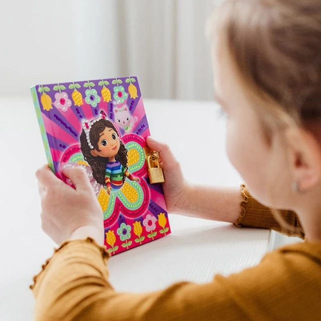 Творчески комплект Gabby′s Dollhouse, Декорирай сам таен дневник с диаманти