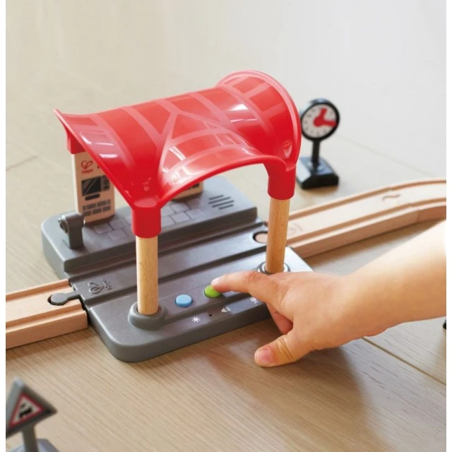 Комплект за игра, Hape, Интерактивна ЖП гара, 5 части