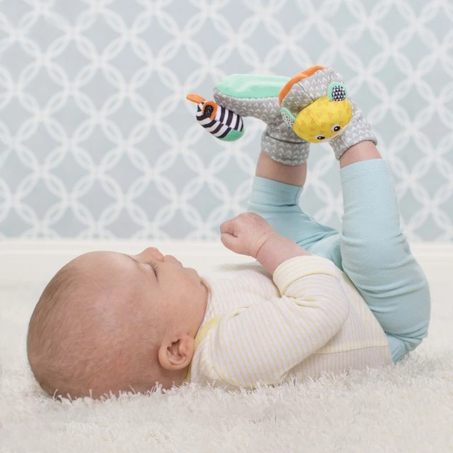 Бебешки меки пантофки с дрънкалка, Infantino, Зебра и тигър